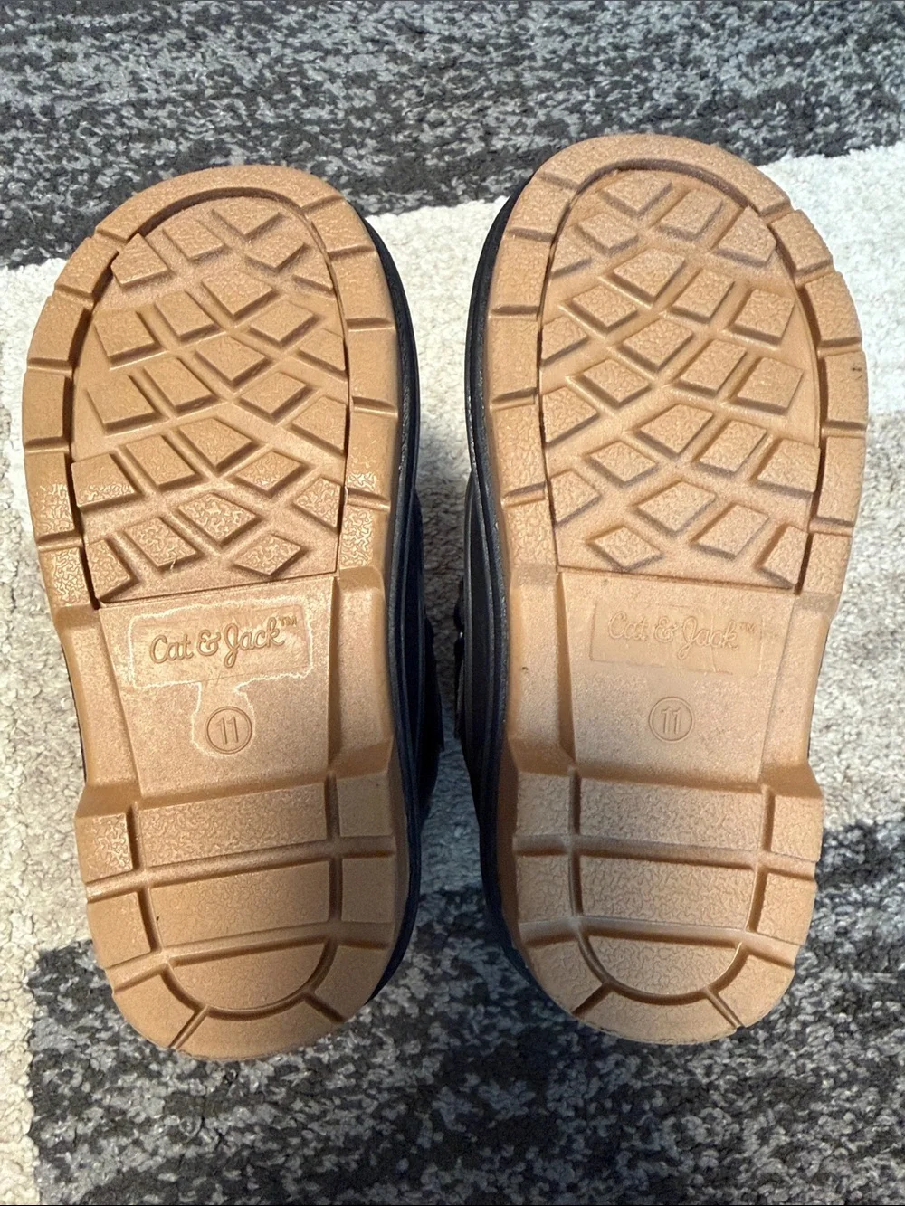 Target Cat & Jack kids’ fleece-lined winter boots, black / grey, size 11 EUC!